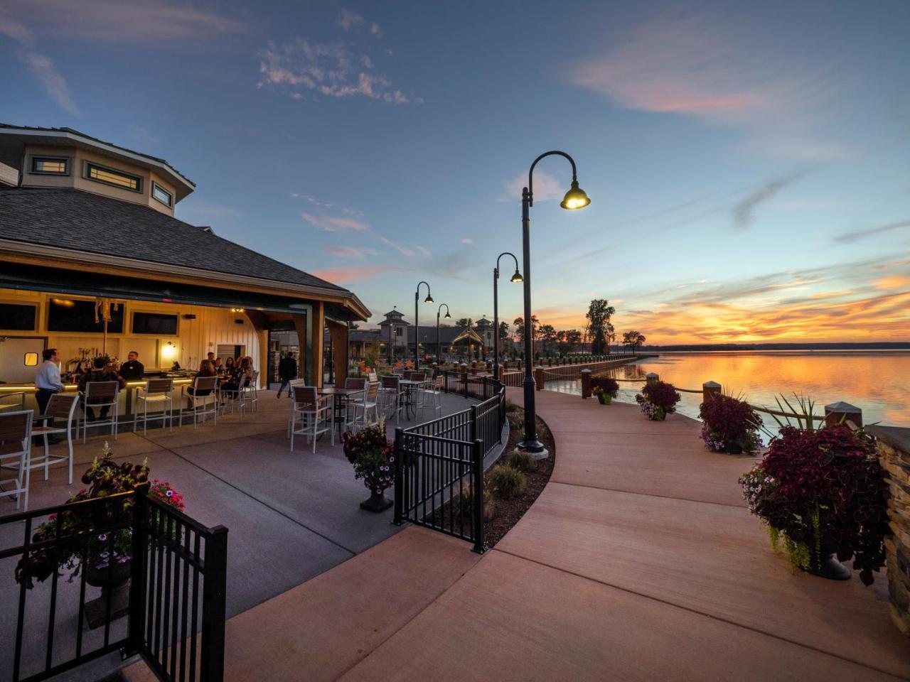 Chautauqua Harbor Hotel - Jamestown Celoron المظهر الخارجي الصورة